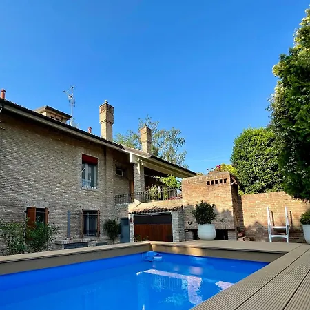 アパート Casa Matilde Piano Terra 100mq Con Parking E Piscina フェラーラ